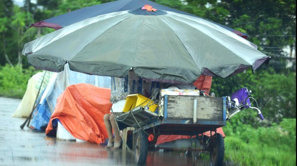 Hơn 15.000 ngôi nhà ở Thanh Hóa còn chìm trong biển nước Hơn 15.000 ngôi nhà ở Thanh Hóa còn chìm trong biển nước