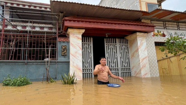 Hơn 15.000 ngôi nhà ở Thanh Hóa còn chìm trong biển nước Hơn 15.000 ngôi nhà ở Thanh Hóa còn chìm trong biển nước