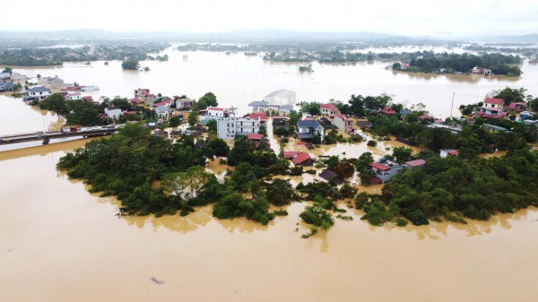 Hơn 15.000 ngôi nhà ở Thanh Hóa còn chìm trong biển nước Hơn 15.000 ngôi nhà ở Thanh Hóa còn chìm trong biển nước