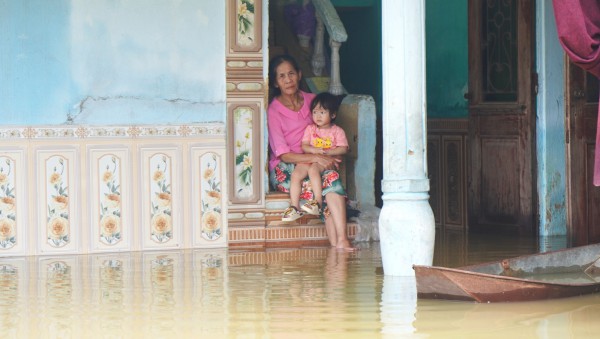 Hơn 15.000 ngôi nhà ở Thanh Hóa còn chìm trong biển nước Hơn 15.000 ngôi nhà ở Thanh Hóa còn chìm trong biển nước