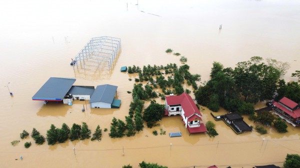 Hơn 15.000 ngôi nhà ở Thanh Hóa còn chìm trong biển nước Hơn 15.000 ngôi nhà ở Thanh Hóa còn chìm trong biển nước