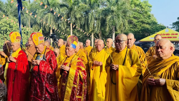 Hơn 3.000 người dân TP.HCM tham gia đại lễ cầu siêu, cầu an tiết thanh minh Hơn 3.000 người dân TP.HCM tham gia đại lễ cầu siêu, cầu an tiết thanh minh