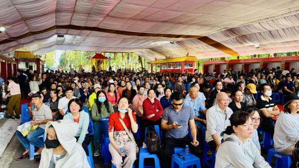 Hơn 3.000 người dân TP.HCM tham gia đại lễ cầu siêu, cầu an tiết thanh minh Hơn 3.000 người dân TP.HCM tham gia đại lễ cầu siêu, cầu an tiết thanh minh