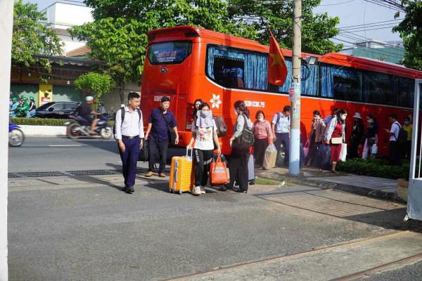 Hơn 40 tỉ đồng chi cho cán bộ từ Bình Phước về Đồng Nai làm việc Hơn 40 tỉ đồng chi cho cán bộ từ Bình Phước về Đồng Nai làm việc