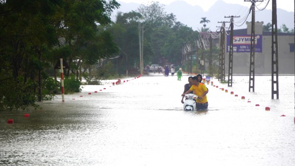 Hơn 4.000 nhà dân ở Thanh Hóa đang bị ngập sâu trong lũ Hơn 4.000 nhà dân ở Thanh Hóa đang bị ngập sâu trong lũ