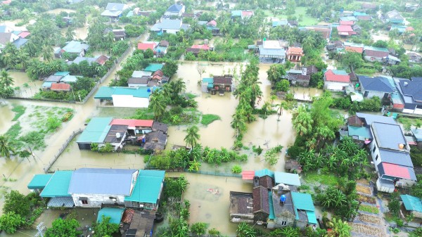 Hơn 4.000 nhà dân ở Thanh Hóa đang bị ngập sâu trong lũ Hơn 4.000 nhà dân ở Thanh Hóa đang bị ngập sâu trong lũ