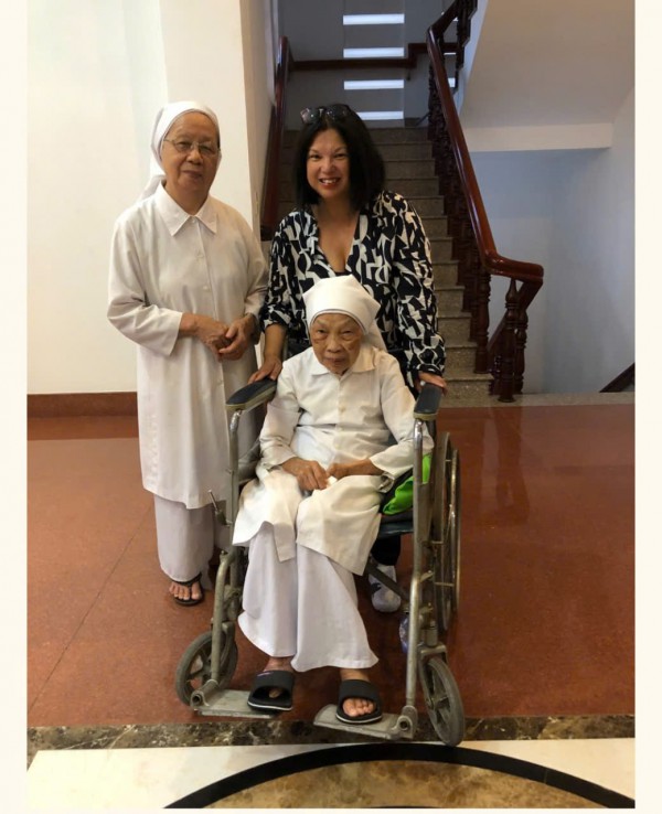 Hơn 60 năm sống ở trời Âu, người phụ nữ quay về cố hương tìm mẹ Việt Hơn 60 năm sống ở trời Âu, người phụ nữ quay về cố hương tìm mẹ Việt