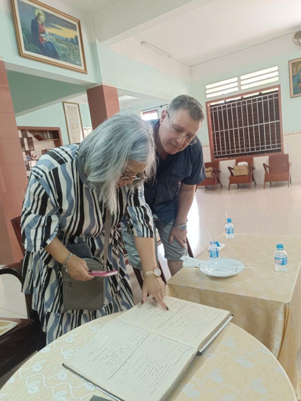 Hơn 60 năm sống ở trời Âu, người phụ nữ quay về cố hương tìm mẹ Việt Hơn 60 năm sống ở trời Âu, người phụ nữ quay về cố hương tìm mẹ Việt