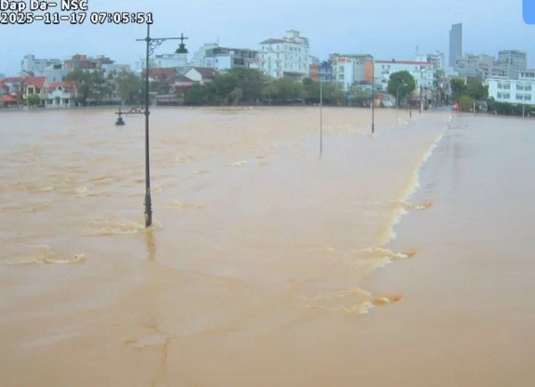 Huế kích hoạt còi báo động, nhiều nơi ngập lụt trở lại