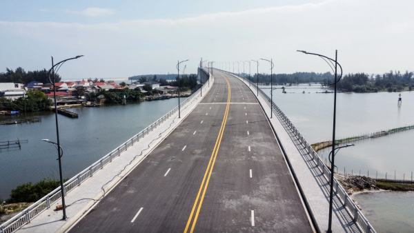 Huế quyết tâm thông xe kỹ thuật cầu vượt cửa biển Thuận An 2.400 tỉ dịp 30.4