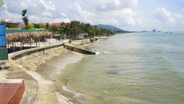 Kè biển Hải Tiến tiếp tục bị sạt lở Kè biển Hải Tiến tiếp tục bị sạt lở