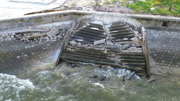 Kè biển Hải Tiến tiếp tục bị sạt lở Kè biển Hải Tiến tiếp tục bị sạt lở