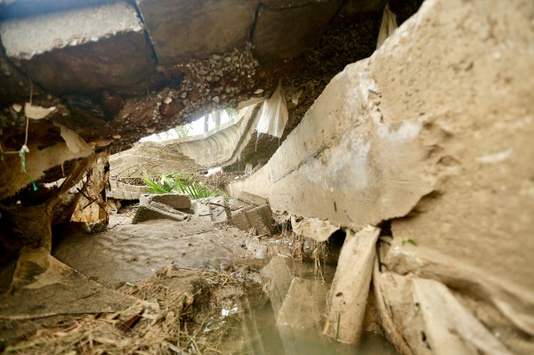 Kè biển Hải Tiến trăm tỉ nứt toác sau bão số 5 Kè biển Hải Tiến trăm tỉ nứt toác sau bão số 5