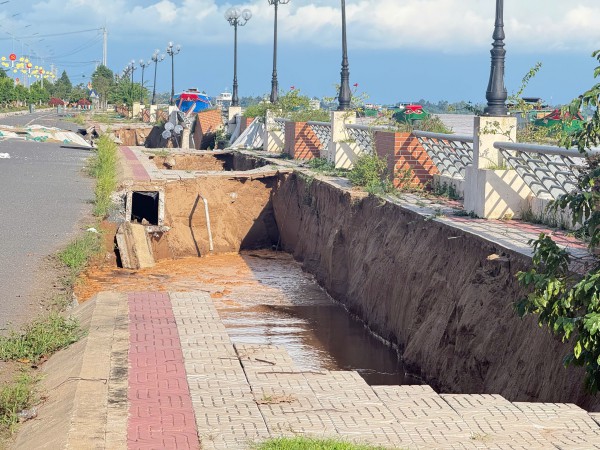 Kè chống xói lở ở Đồng Tháp tiếp tục sạt lở