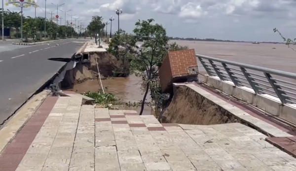 Kè sông Tiền tiếp tục sạt lở nghiêm trọng, tổng chiều dài gần 100 mét