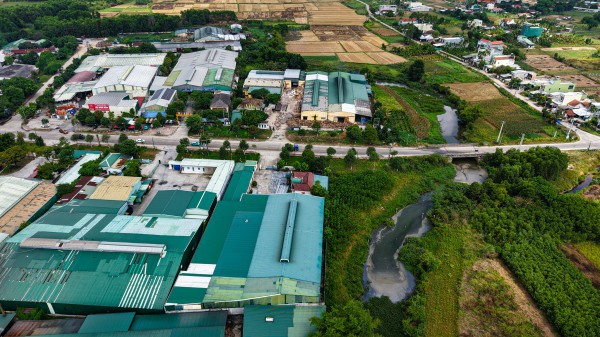Kênh chìm Sơn Tịnh ở Quảng Ngãi bốc mùi: Chỉ số Coliform vượt chuẩn 48 lần