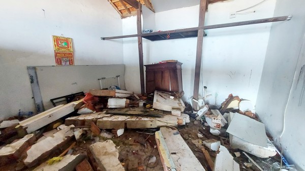 Khắc khoải ước mong dựng lại nhà sau bão dữ Khắc khoải ước mong dựng lại nhà sau bão dữ