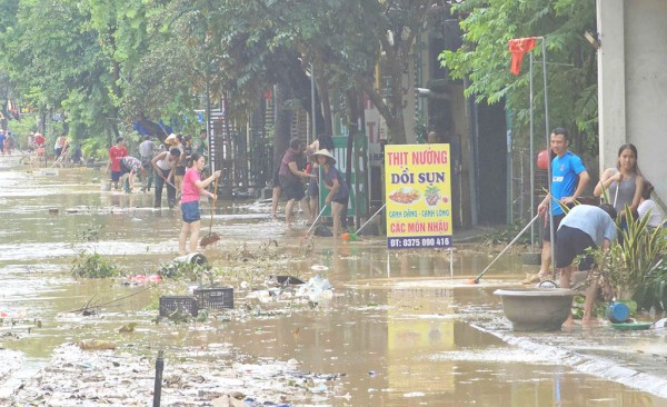 Khắc phục hậu quả bão số 10: Nước rút đến đâu, dọn dẹp ngay tới đó Khắc phục hậu quả bão số 10: Nước rút đến đâu, dọn dẹp ngay tới đó