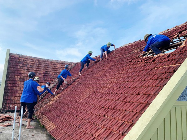 Khắc phục hậu quả bão số 10: Nước rút đến đâu, dọn dẹp ngay tới đó Khắc phục hậu quả bão số 10: Nước rút đến đâu, dọn dẹp ngay tới đó