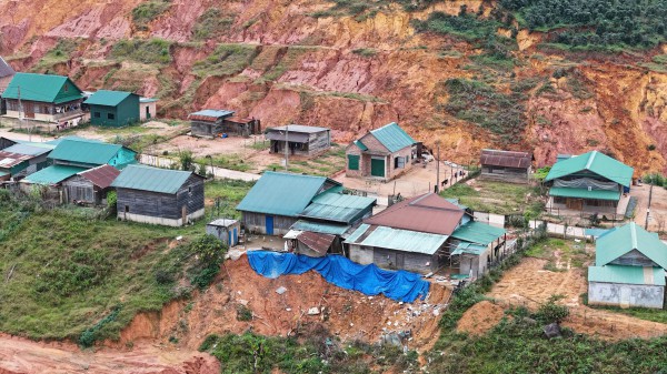 Khắc phục sạt lở đất tại khu tái định cư ở Lâm Đồng, ưu tiên bảo vệ dân Khắc phục sạt lở đất tại khu tái định cư ở Lâm Đồng, ưu tiên bảo vệ dân