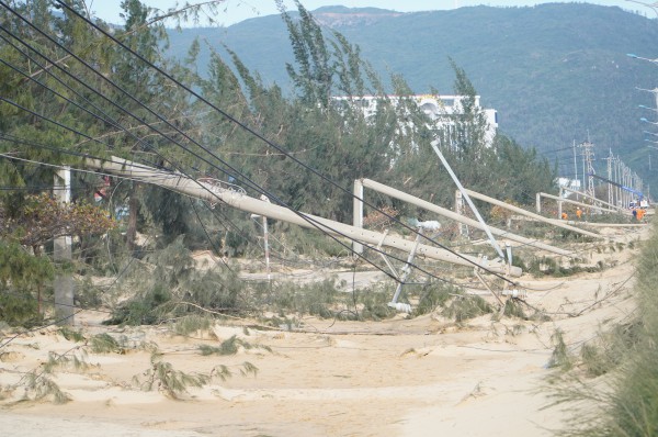 Khẩn trương khôi phục hạ tầng Khu kinh tế Nhơn Hội sau bão Kalmaegi Khẩn trương khôi phục hạ tầng Khu kinh tế Nhơn Hội sau bão Kalmaegi