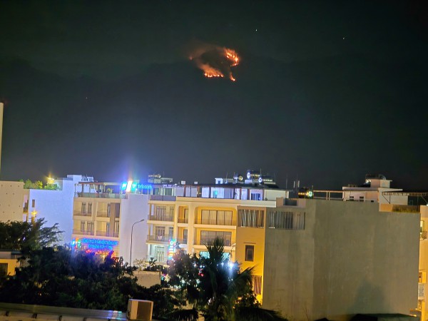 Khánh Hòa: Khống chế đám cháy trên núi Hoàng Ngưu Sơn