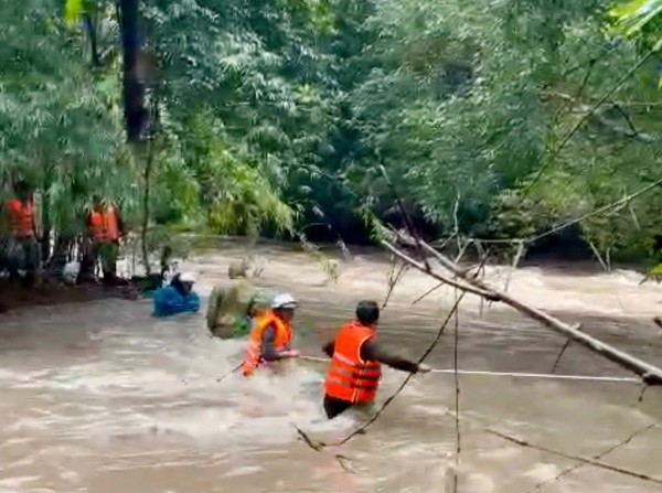 Khánh Hòa, Lâm Đồng lại ngập lụt, sạt lở sau đêm mưa lớn
