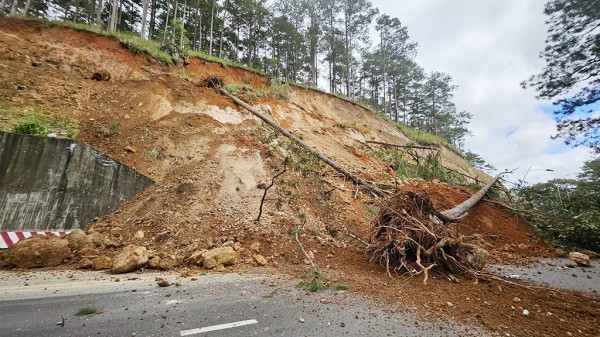 Khánh Hòa, Lâm Đồng lại ngập lụt, sạt lở sau đêm mưa lớn