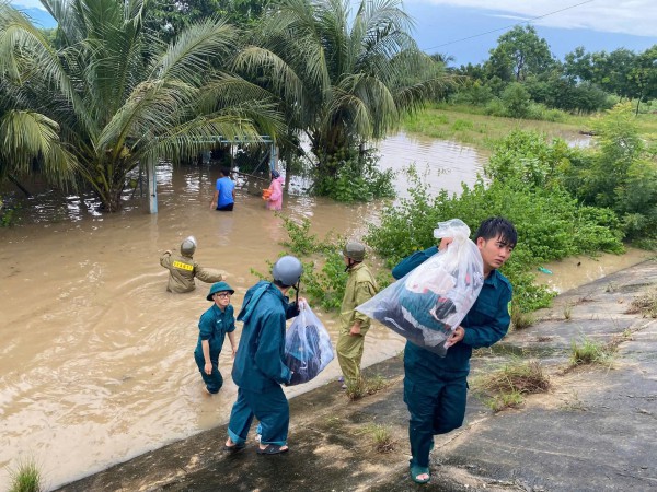Khánh Hòa: Nước sông Cái Phan Rang dâng cao, nhấn chìm nhiều khu dân cư