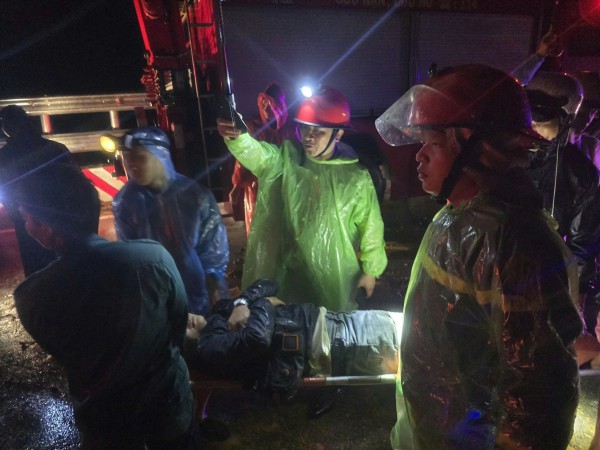 Khánh Hòa: Sạt lở đèo Khánh Lê khiến 6 người chết, 16 người bị thương