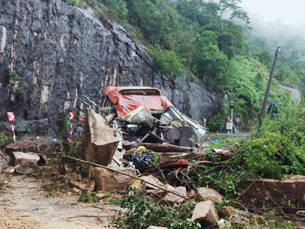 Khánh Hòa: Sạt lở đèo Khánh Lê khiến 6 người chết, 16 người bị thương