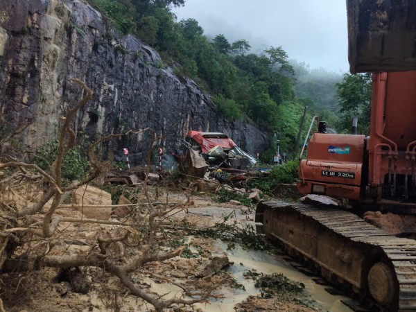 Khánh Hòa: Sạt lở đèo Khánh Lê khiến 6 người chết, 16 người bị thương
