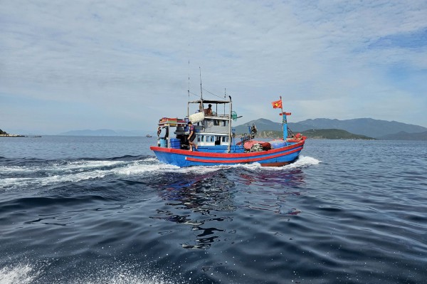 Khánh Hòa: Tàu cá chở 8 ngư dân mất liên lạc 5 ngày trên biển Khánh Hòa: Tàu cá chở 8 ngư dân mất liên lạc 5 ngày trên biển