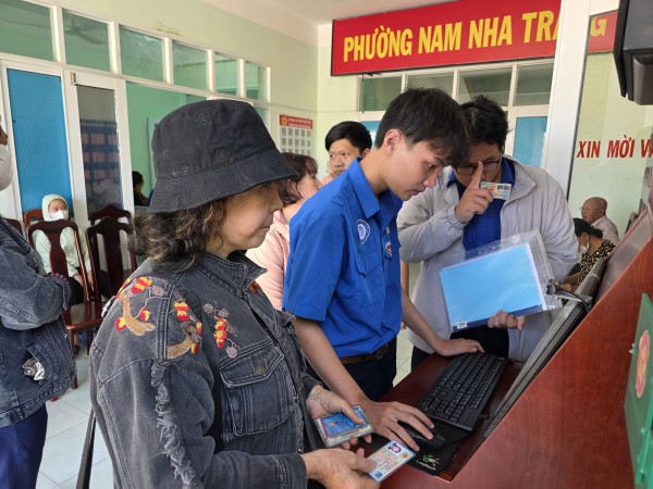 Khánh Hòa: Thực hiện thủ tục hành chính trên VNeID từ tháng 10.2025 Khánh Hòa: Thực hiện thủ tục hành chính trên VNeID từ tháng 10.2025