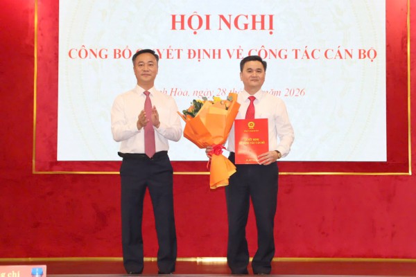Khánh Hòa bổ nhiệm Giám đốc Sở Giáo dục và Đào tạo, Chánh văn phòng Tỉnh ủy Khánh Hòa bổ nhiệm Giám đốc Sở Giáo dục và Đào tạo, Chánh văn phòng Tỉnh ủy
