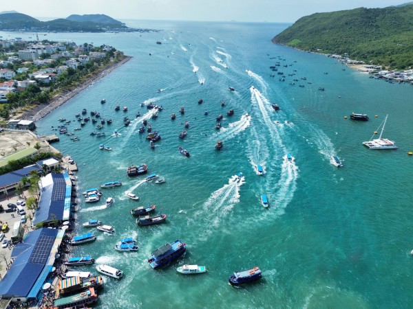 Khánh Hòa cấm biển từ 12 giờ ngày 6.11 để ứng phó bão số 13 Kalmaegi Khánh Hòa cấm biển từ 12 giờ ngày 6.11 để ứng phó bão số 13 Kalmaegi