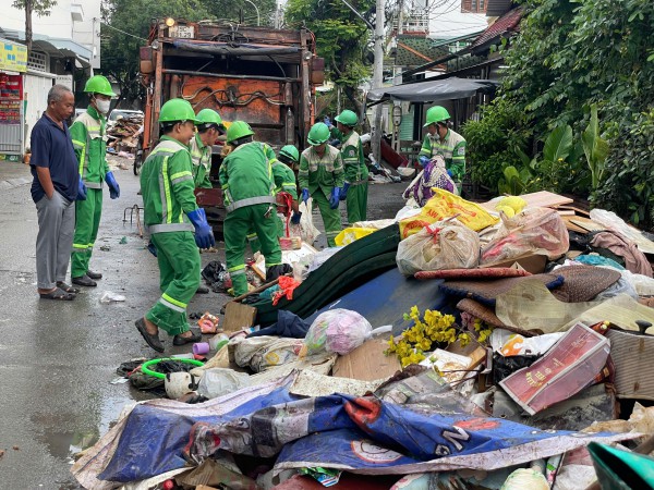 Khánh Hòa cấp tập thu dọn lượng rác khổng lồ ở phường Tây Nha Trang Khánh Hòa cấp tập thu dọn lượng rác khổng lồ ở phường Tây Nha Trang