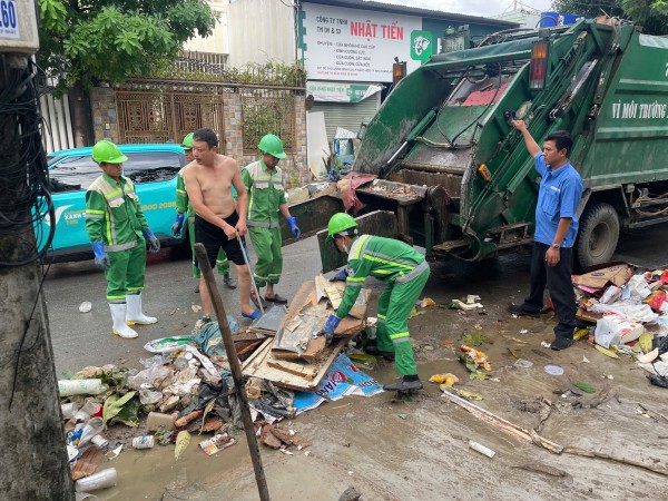 Khánh Hòa cấp tập thu dọn lượng rác khổng lồ ở phường Tây Nha Trang Khánh Hòa cấp tập thu dọn lượng rác khổng lồ ở phường Tây Nha Trang