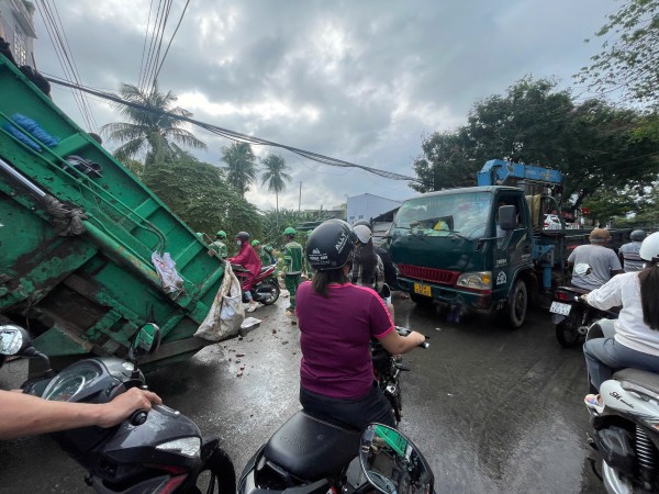Khánh Hòa cấp tập thu dọn lượng rác khổng lồ ở phường Tây Nha Trang Khánh Hòa cấp tập thu dọn lượng rác khổng lồ ở phường Tây Nha Trang