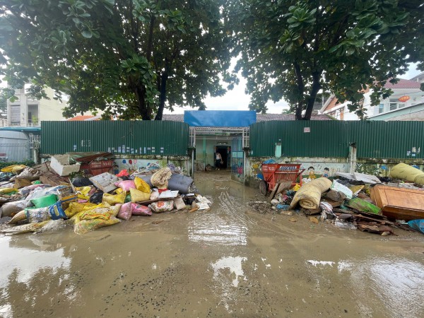 Khánh Hòa cấp tập thu dọn lượng rác khổng lồ ở phường Tây Nha Trang Khánh Hòa cấp tập thu dọn lượng rác khổng lồ ở phường Tây Nha Trang