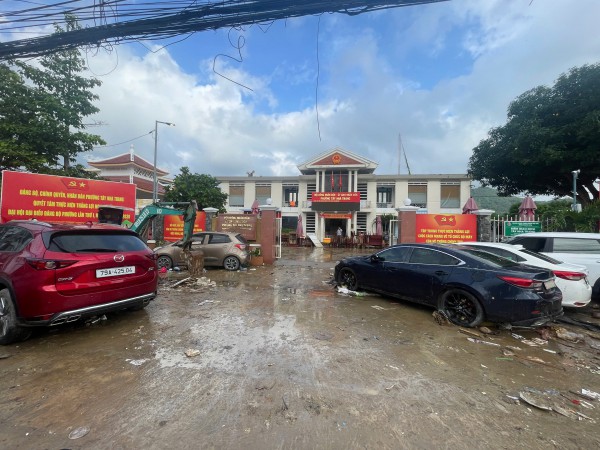 Khánh Hòa cấp tập thu dọn lượng rác khổng lồ ở phường Tây Nha Trang Khánh Hòa cấp tập thu dọn lượng rác khổng lồ ở phường Tây Nha Trang