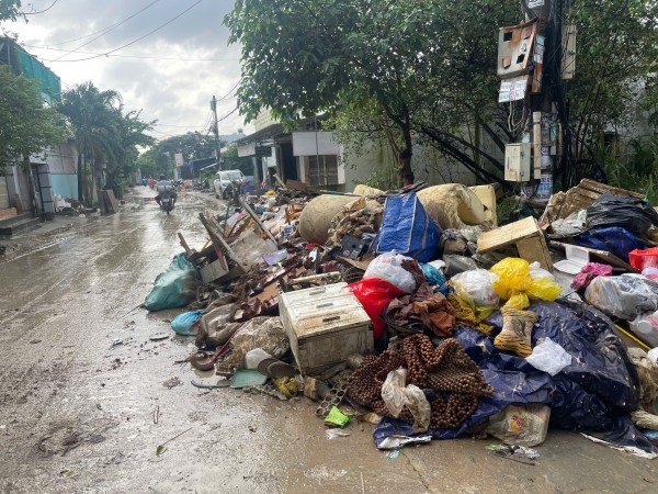 Khánh Hòa cấp tập thu dọn lượng rác khổng lồ ở phường Tây Nha Trang Khánh Hòa cấp tập thu dọn lượng rác khổng lồ ở phường Tây Nha Trang