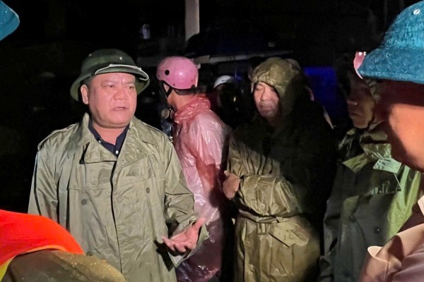 Khánh Hòa huy động nhiều lực lượng ứng cứu người dân trong đêm Khánh Hòa huy động nhiều lực lượng ứng cứu người dân trong đêm