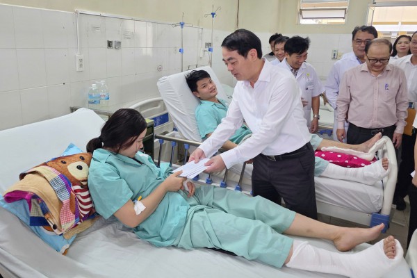 Khánh Hòa sạt lở, ngập lụt khắp nơi, Bí thư Tỉnh ủy triệu tập họp khẩn