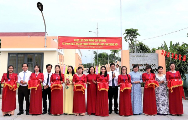 Khánh thành Trường tiểu học Tân Thông Hội hơn 110 tỉ đồng tại Củ Chi Khánh thành Trường tiểu học Tân Thông Hội hơn 110 tỉ đồng tại Củ Chi