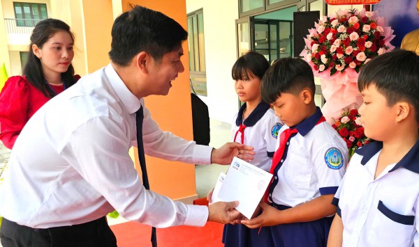 Khánh thành Trường tiểu học Tân Thông Hội hơn 110 tỉ đồng tại Củ Chi Khánh thành Trường tiểu học Tân Thông Hội hơn 110 tỉ đồng tại Củ Chi