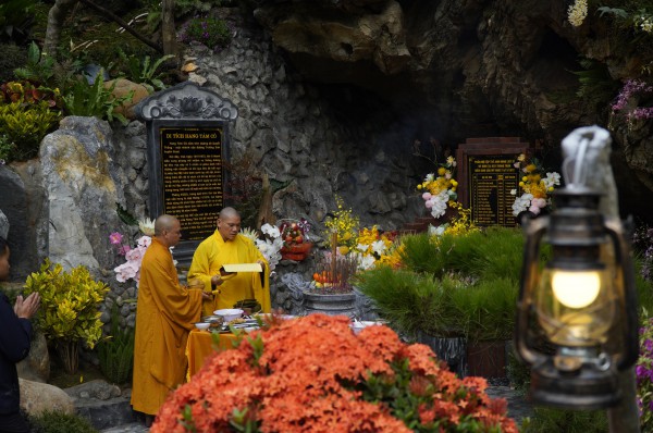 Khánh thành công trình tôn tạo Di tích quốc gia đặc biệt Hang Tám Cô Khánh thành công trình tôn tạo Di tích quốc gia đặc biệt Hang Tám Cô