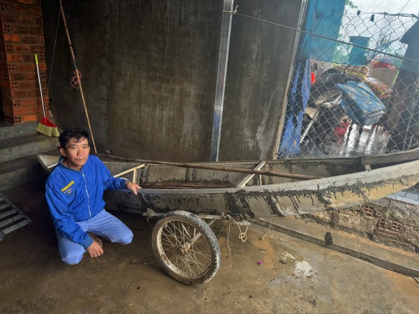 Khen thưởng người đàn ông cứu hơn 40 người ở rốn lũ xã Hòa Thịnh, Phú Yên cũ Khen thưởng người đàn ông cứu hơn 40 người ở rốn lũ xã Hòa Thịnh, Phú Yên cũ