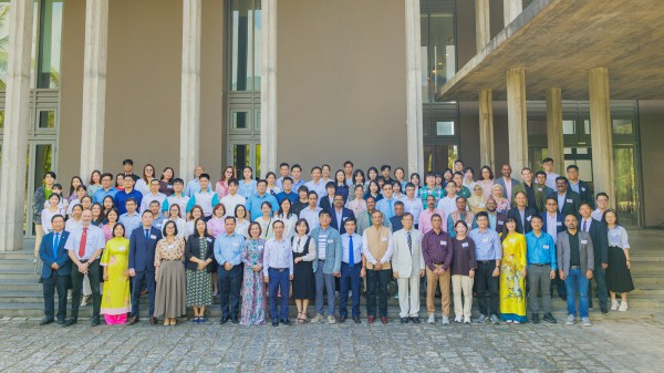 'Kho báu' 4.000 loài cây dược liệu Việt trước cơ hội bứt phá toàn cầu 'Kho báu' 4.000 loài cây dược liệu Việt trước cơ hội bứt phá toàn cầu