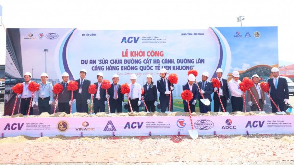 Khởi công sửa chữa đường cất hạ cánh, đường lăn sân bay Liên Khương Khởi công sửa chữa đường cất hạ cánh, đường lăn sân bay Liên Khương